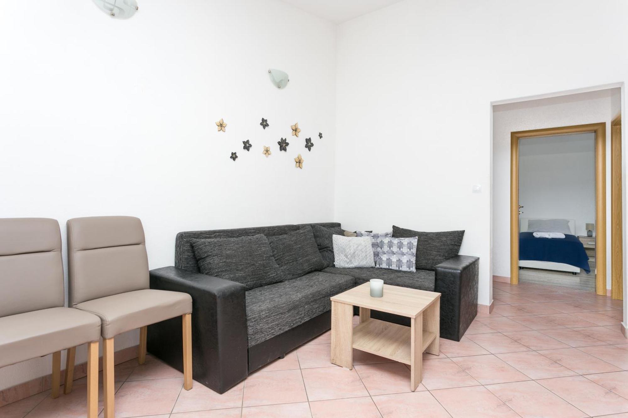 Apartments With A Parking Space Kastel Stafilic, Kastela - 20843 Room photo