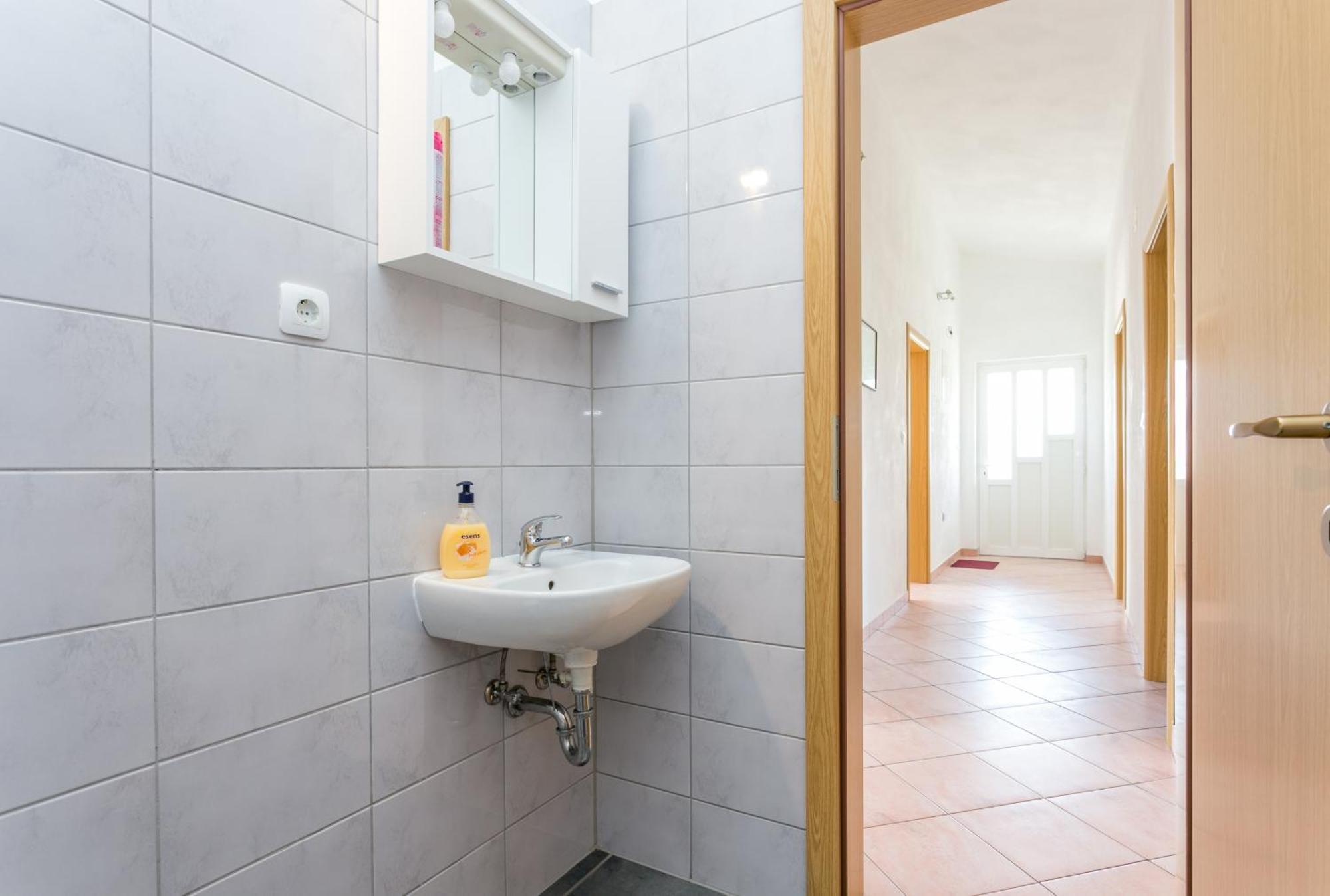 Apartments With A Parking Space Kastel Stafilic, Kastela - 20843 Room photo