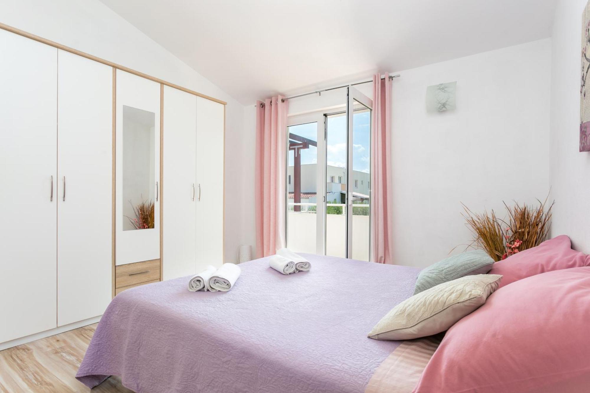 Apartments With A Parking Space Kastel Stafilic, Kastela - 20843 Room photo
